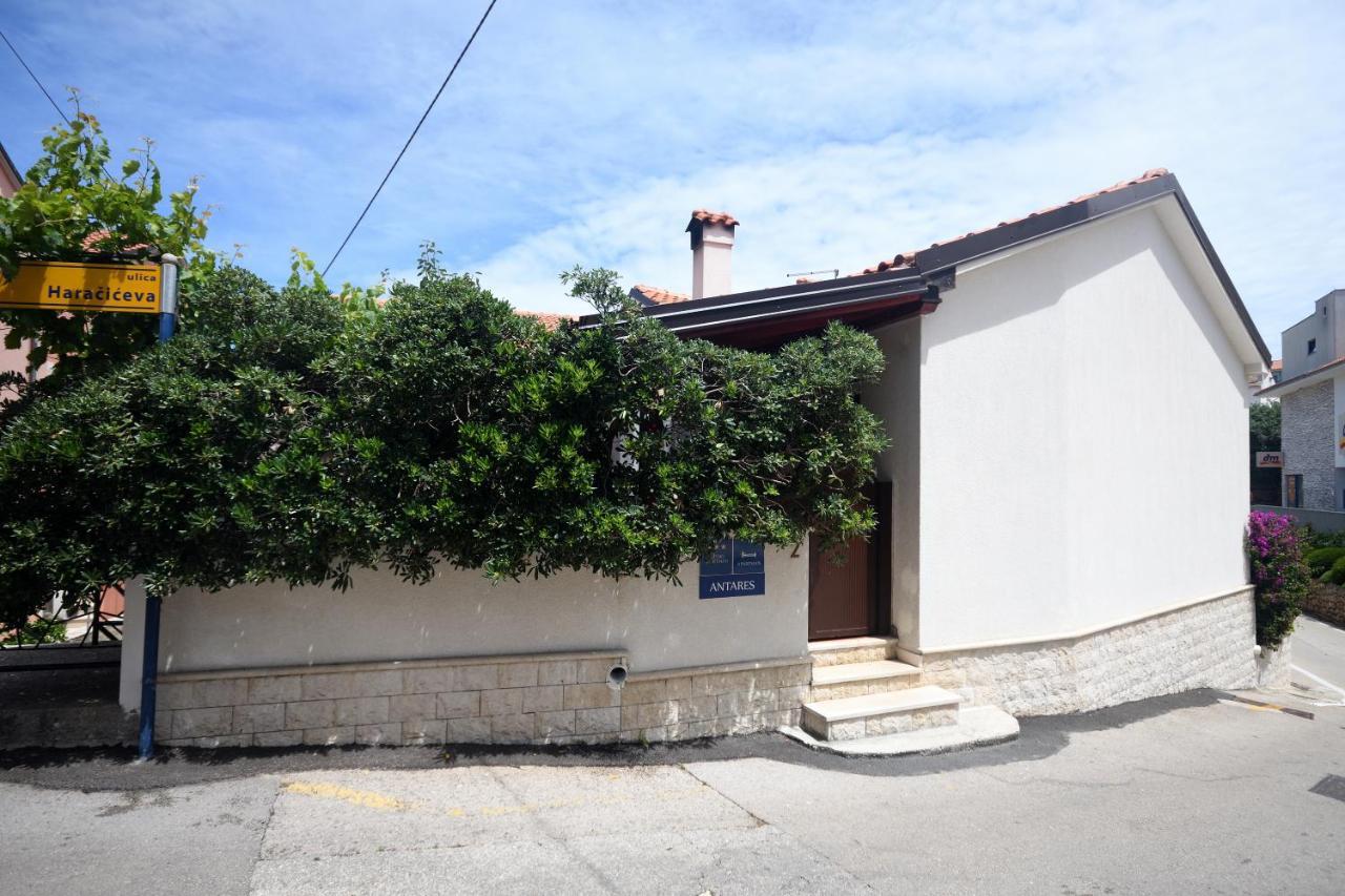 Apartments Antares Mali Lošinj Buitenkant foto