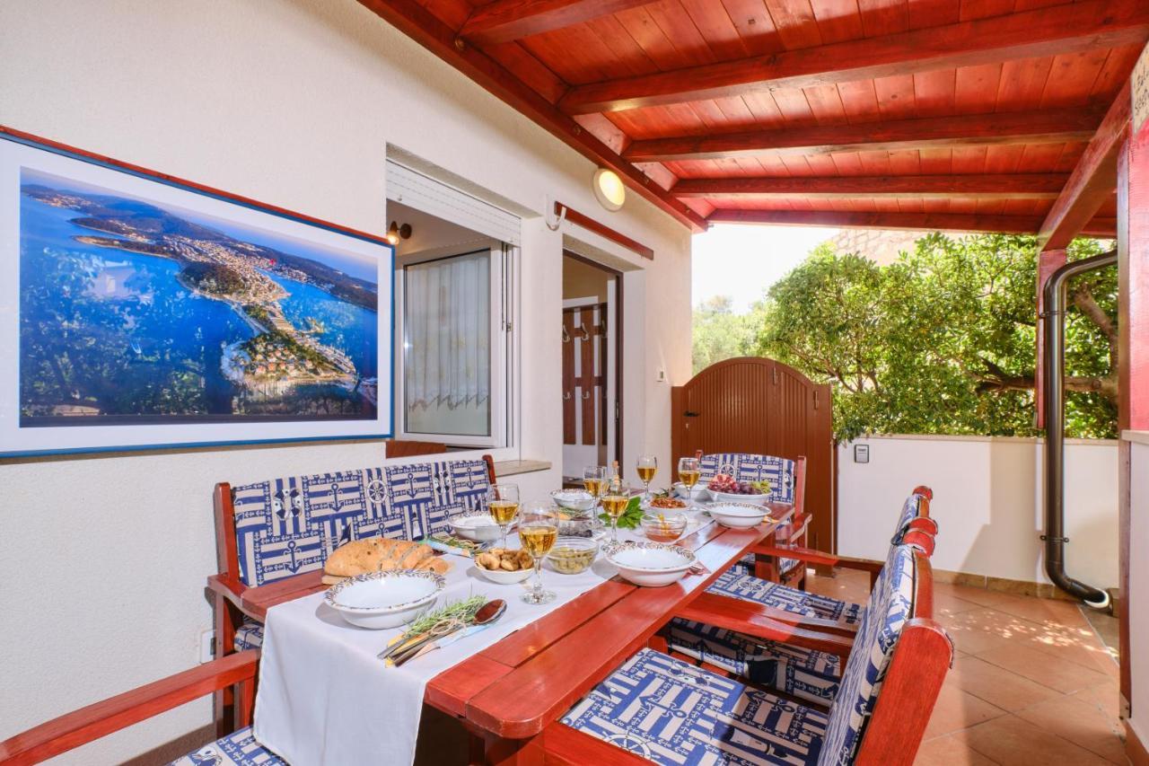 Apartments Antares Mali Lošinj Buitenkant foto