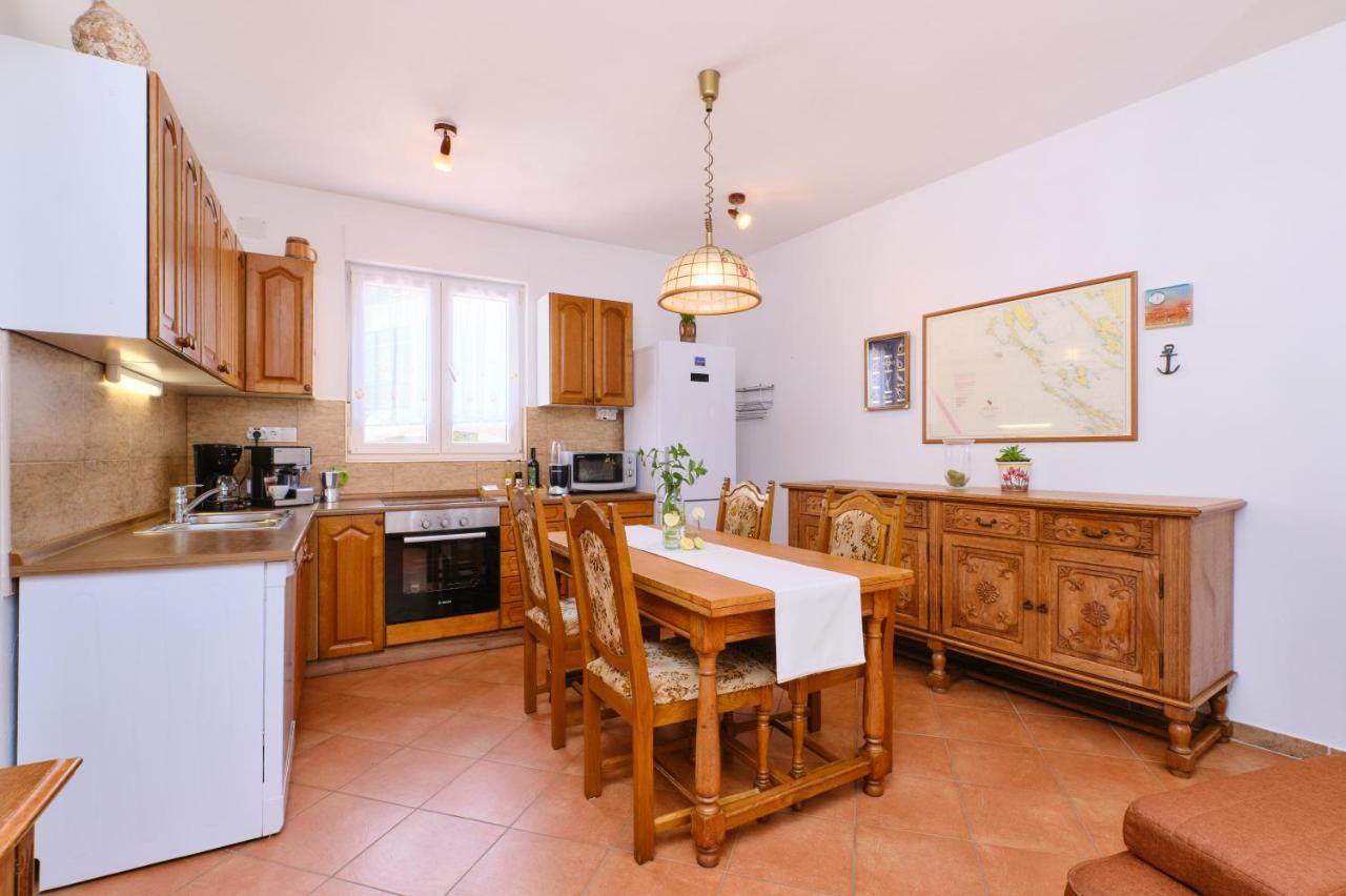 Apartments Antares Mali Lošinj Buitenkant foto