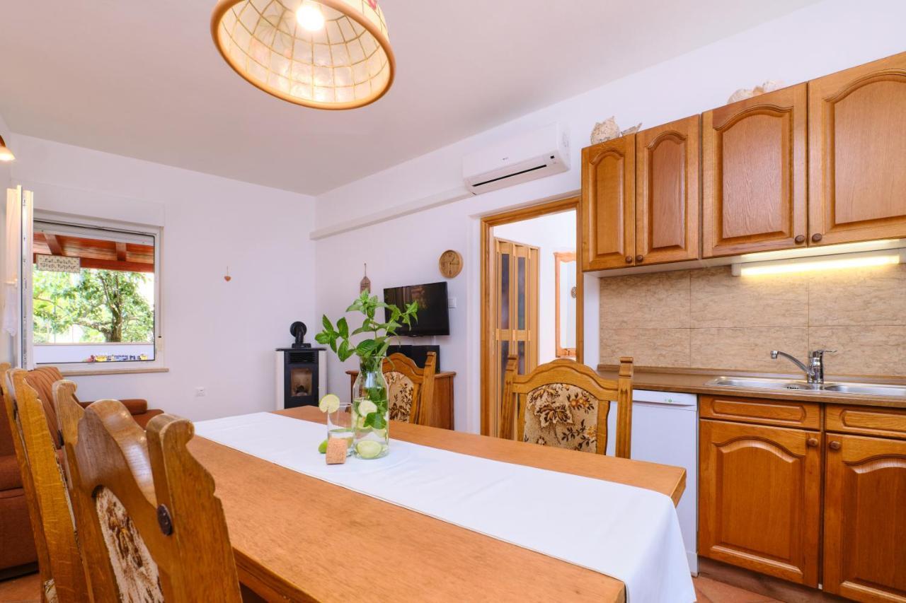 Apartments Antares Mali Lošinj Buitenkant foto
