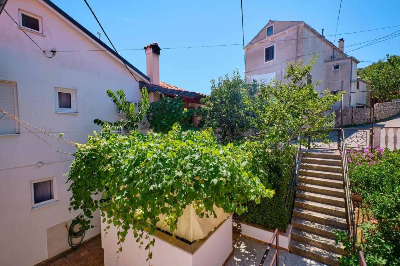 Apartments Antares Mali Lošinj Buitenkant foto