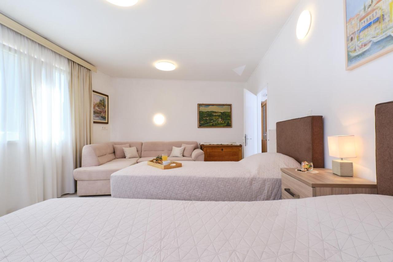 Apartments Antares Mali Lošinj Buitenkant foto