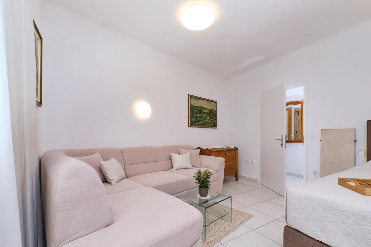Apartments Antares Mali Lošinj Buitenkant foto