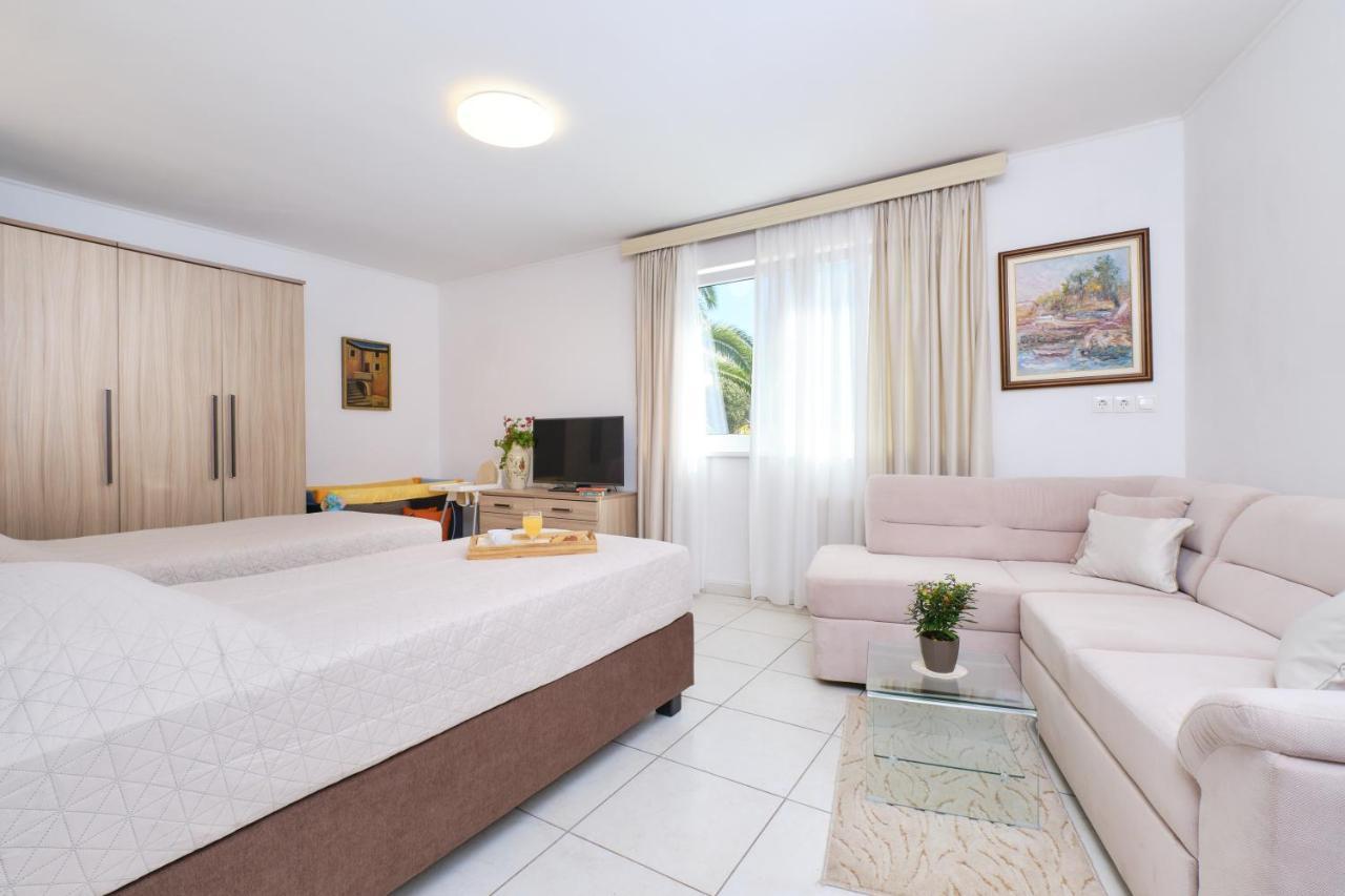Apartments Antares Mali Lošinj Buitenkant foto